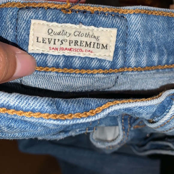 Levi’s wedgie cut denim distressed jeans - Picture 6 of 7